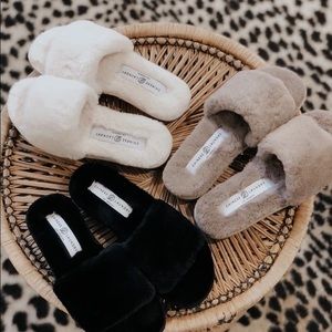 NWT Chinese Laundry Fuzzy Slides